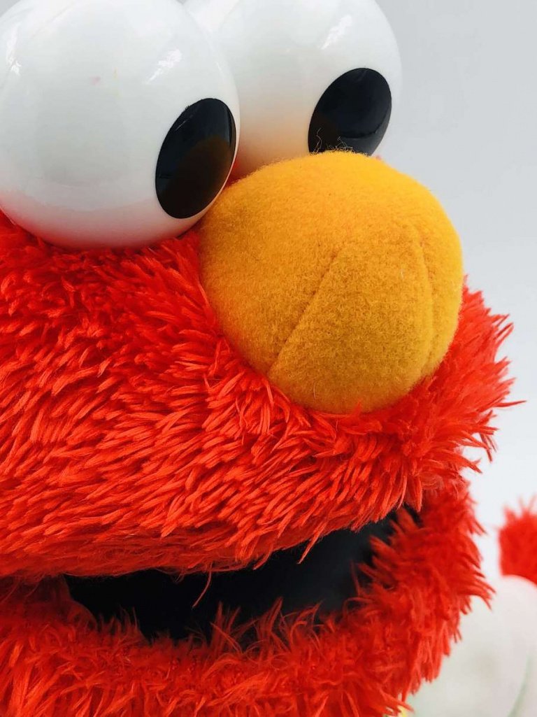 Elmo behind the scenes 02